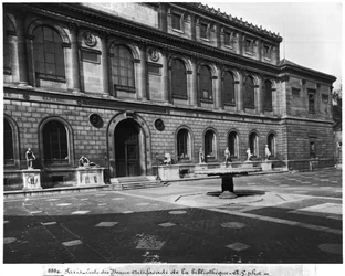 Facaden af ​​biblioteket på Ecole Nationale Superieure des Beaux-Arts, Palais des Etudes, ca. 1890-99